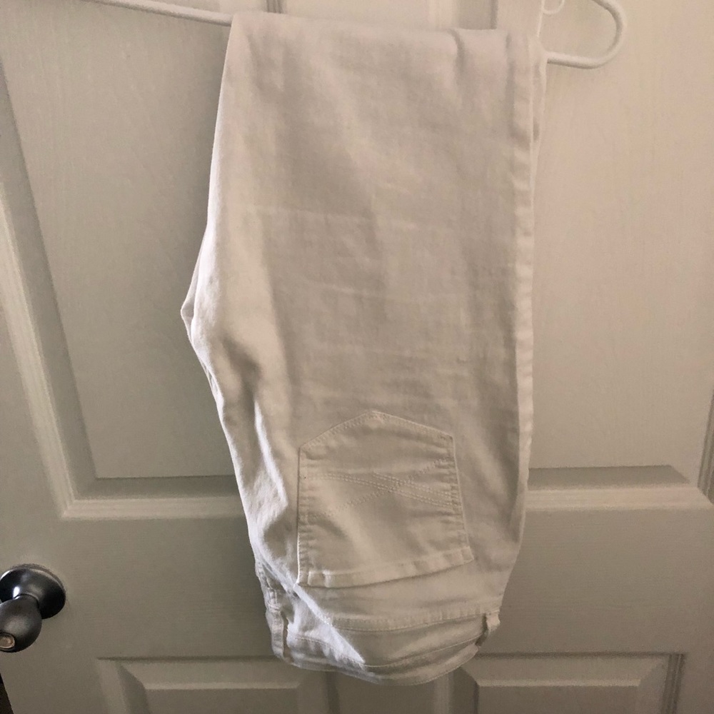 White skinny high waisted jeans/jeggings.